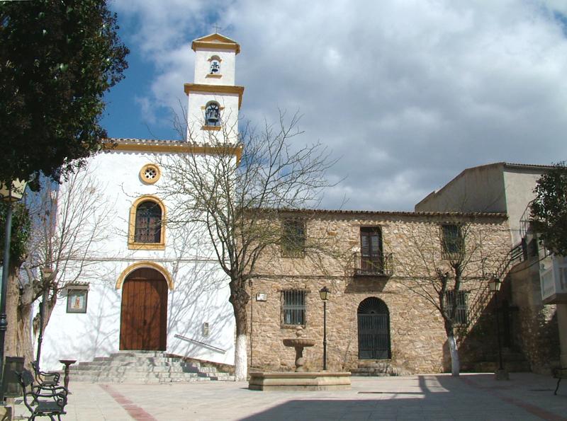 Iglesia de San Pedro y Casa Parroquial